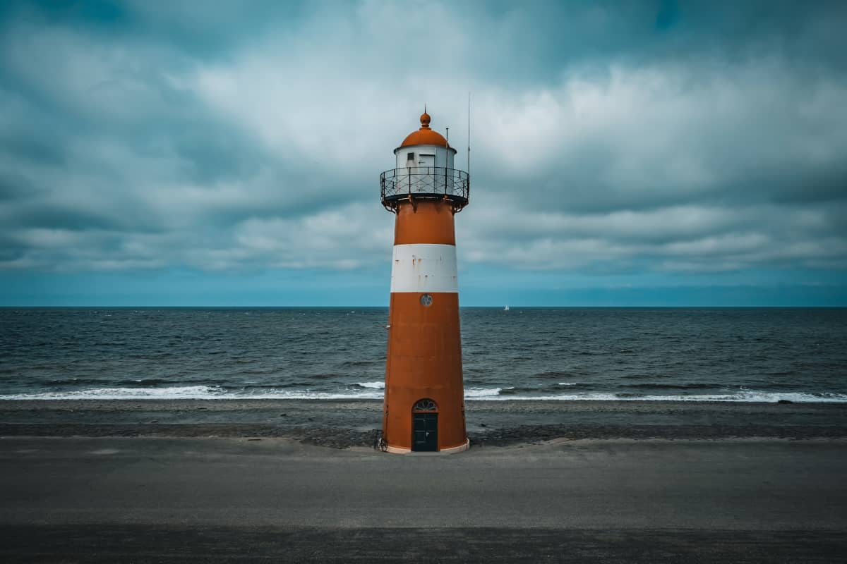 Photo Semaphore centré au bord de la mer